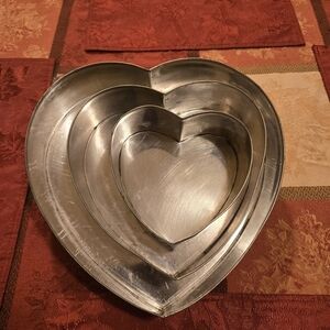 Vintage 3 pc set Metal Heart Shaped Cake Pans Mold Primitive Rustic Farmhouse